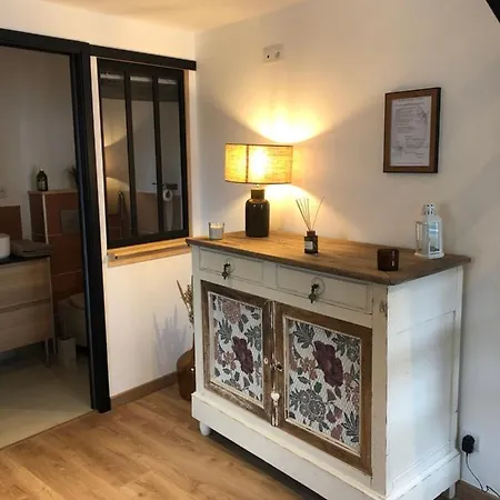 De La Cour Au Grenier Apartment