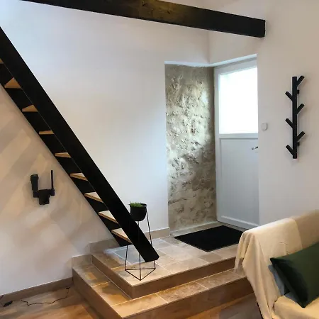 Apartment De La Cour Au Grenier *