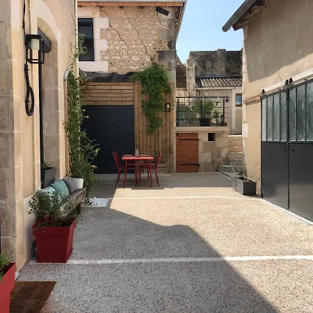 De La Cour Au Grenier