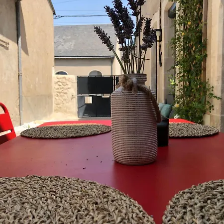 De La Cour Au Grenier Apartment *