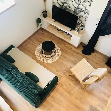 De La Cour Au Grenier *