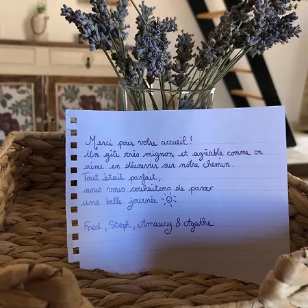 De La Cour Au Grenier Apartment *