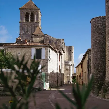 De La Cour Au Grenier *