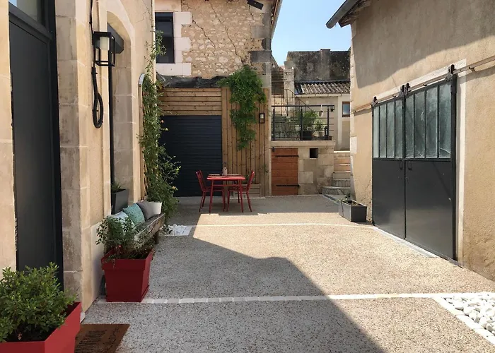 De La Cour Au Grenier