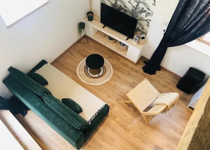 De La Cour Au Grenier *